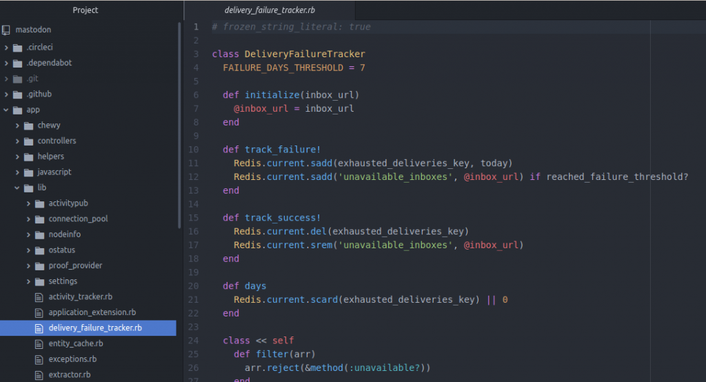 Duas formas de estudar programação.
Tela com IDE de desenvolvimento.